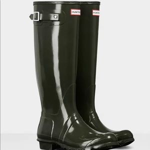 Green gloss hunter boots